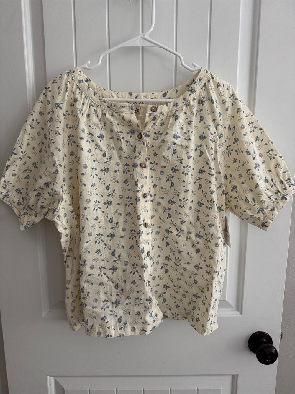 Vine & Love Cream Button-Front Floral Blouse with Blue Print
